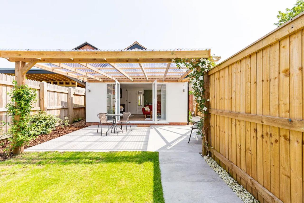 Charming Chester Studio With Private Garden & Free Parking エクステリア 写真
