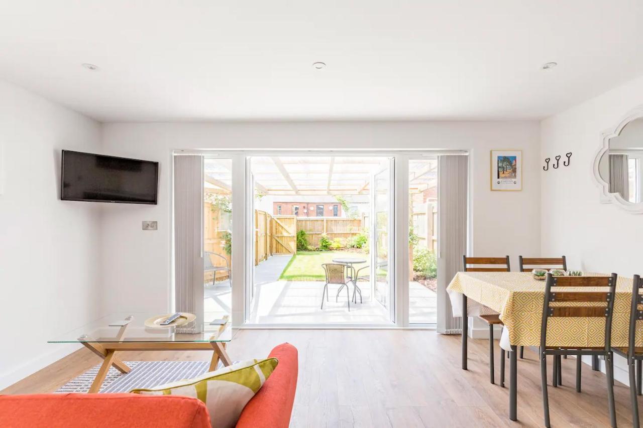Charming Chester Studio With Private Garden & Free Parking エクステリア 写真